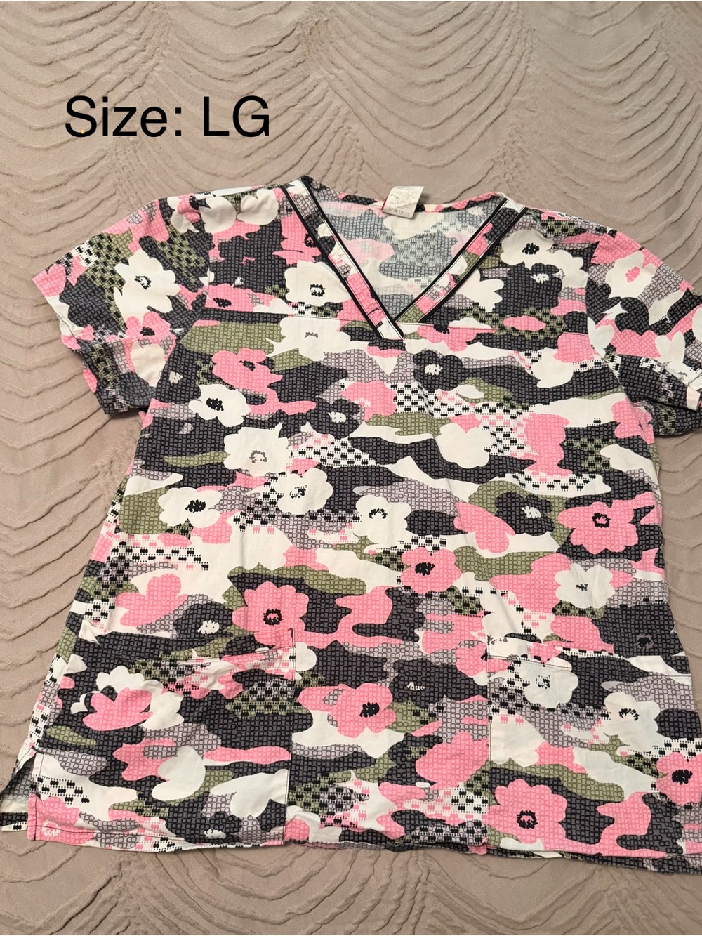 Women’s Floral Camo V-Neck Top - Pink/White/Green